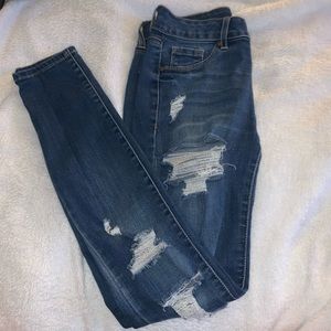Distressed skinny jeans